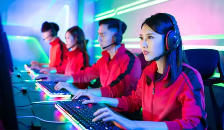 How Esports is Revolutionizing the Way Gamers Earn a Living